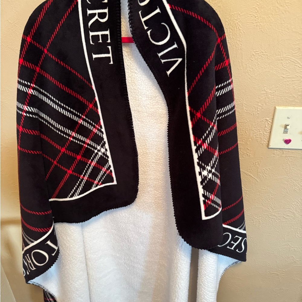 Victoria's Secret Plaid Knit Blanket/Throw Black, Red, White